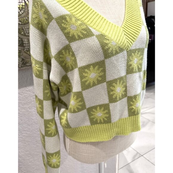 Madden NYC Womens XL Green & White Checkered V-Neck Sweater - Picture 3 of 9